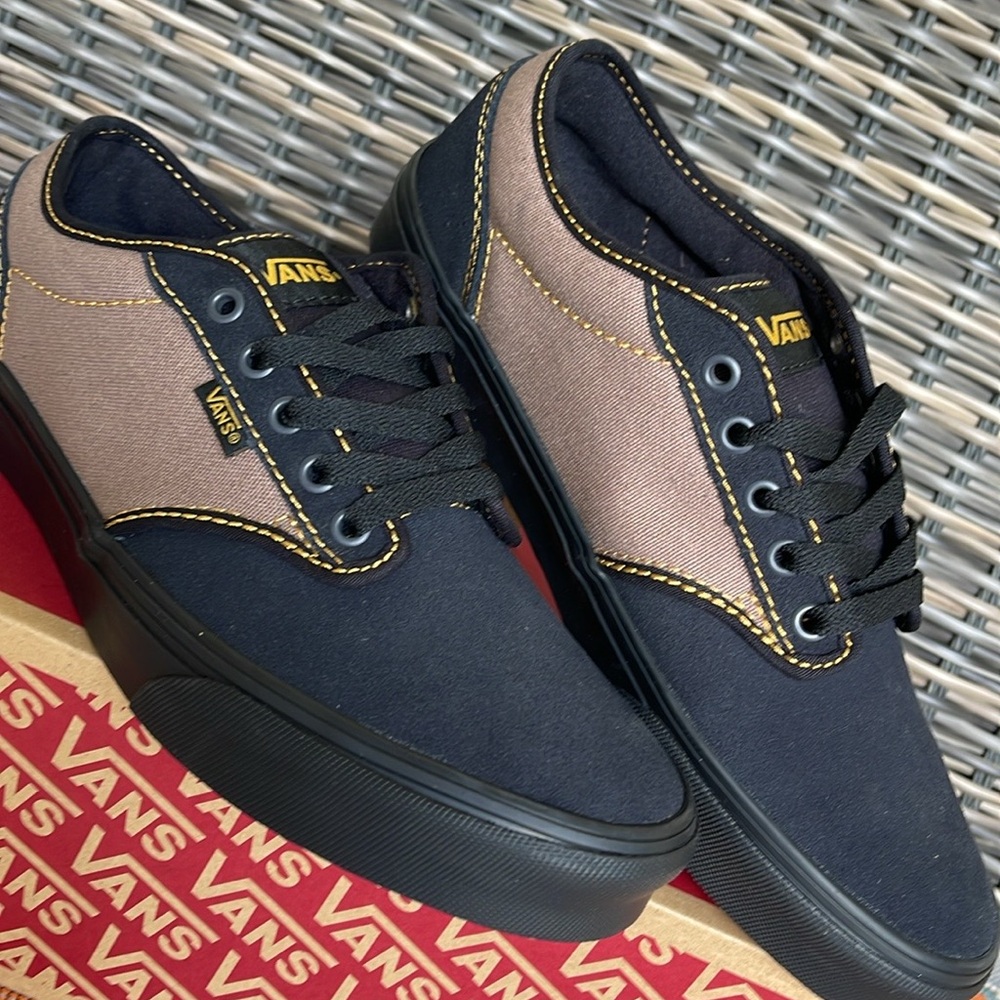Vans Men’s Atwood
VN000CX8B29
Sneakers
Color: Outcore Phantom/Black - Picture 7 of 16